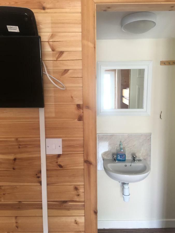 1 Lochness Rooms&Hostel Drumnadrochit Exterior photo